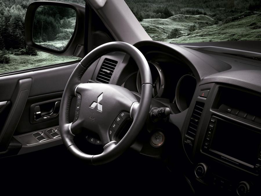  Mitsubishi Pajero 5-Door 2011 года  (фото 5 из 19)
